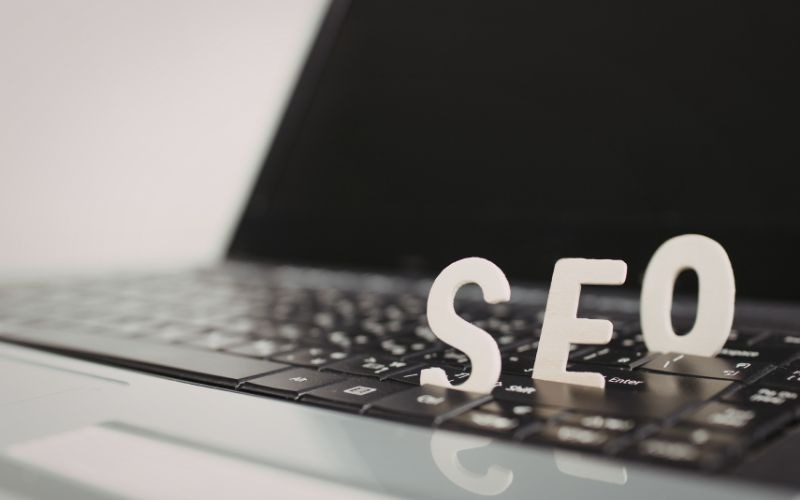 mobile vs desktop SEO experience showing differences in readability navigation and user behaviour on WordPress websites